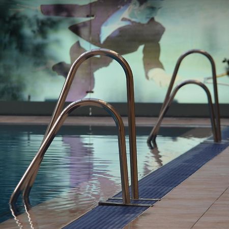 Hotel Emd Bacău Екстериор снимка