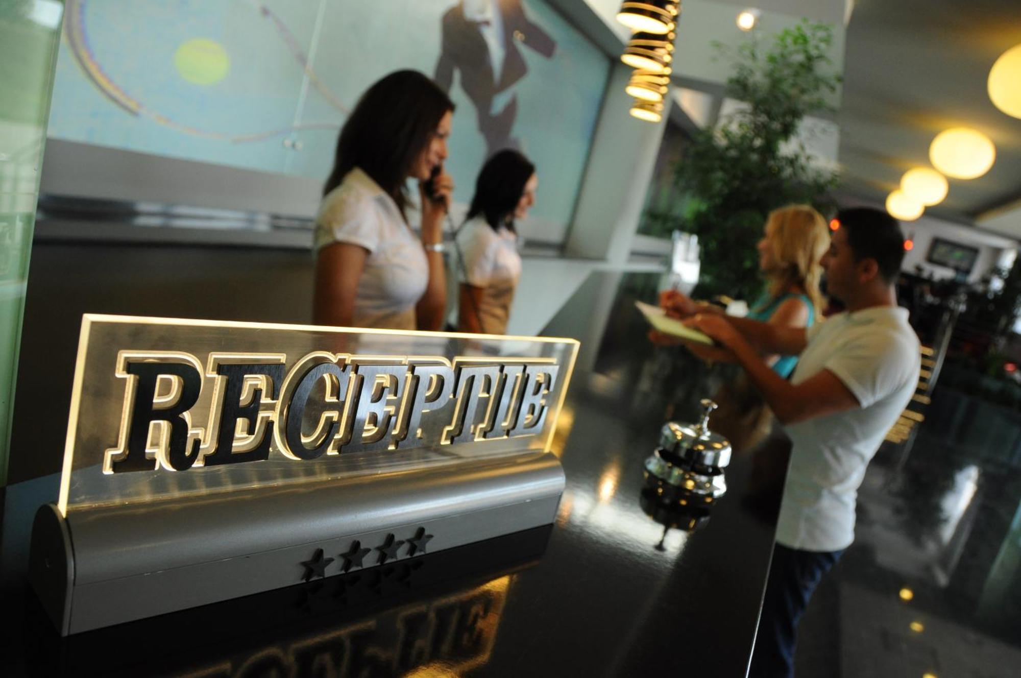 Hotel Emd Bacău Екстериор снимка