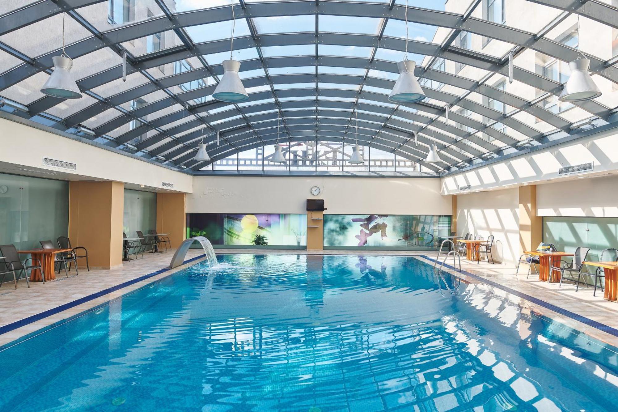 Hotel Emd Bacău Екстериор снимка