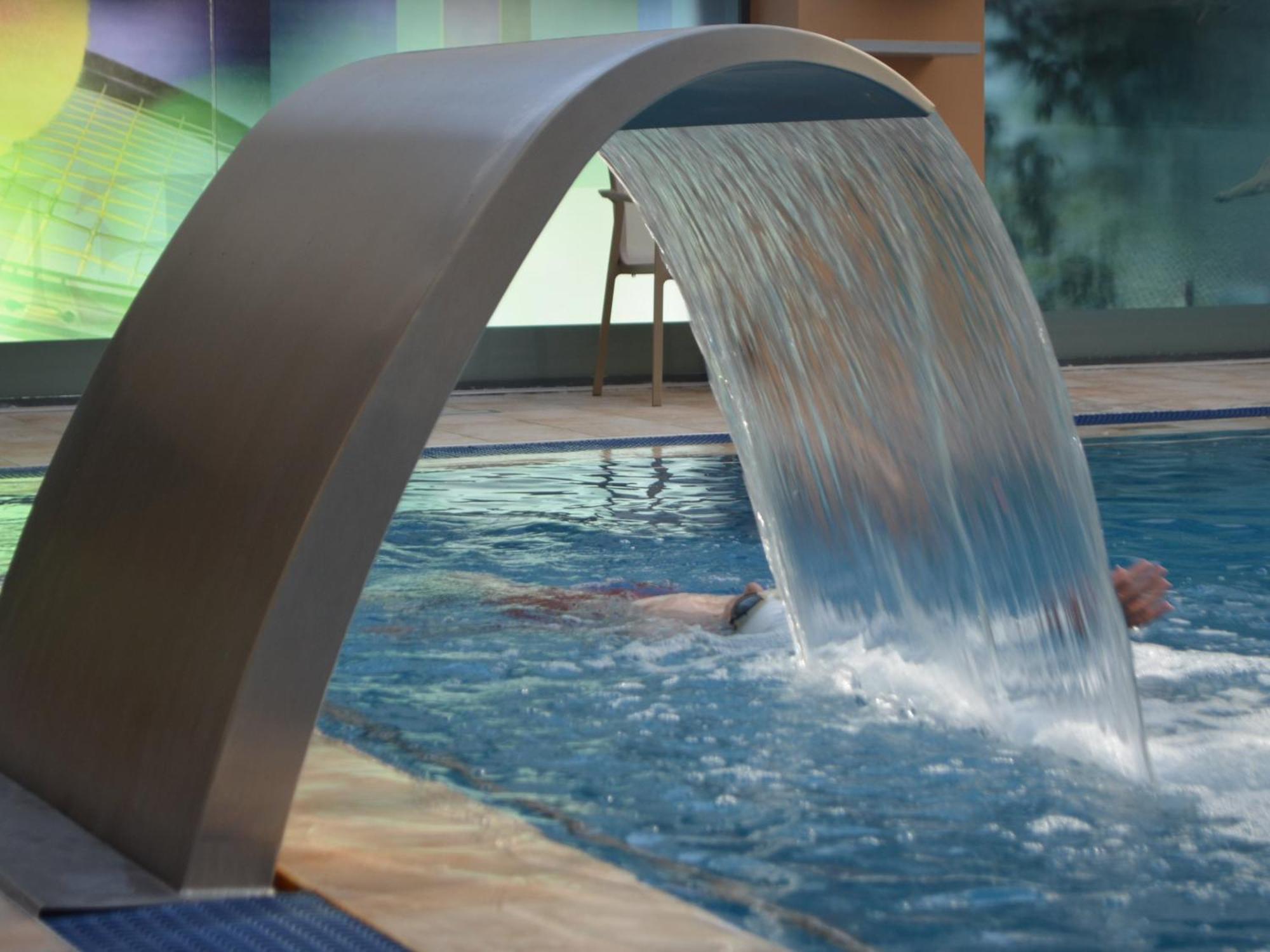 Hotel Emd Bacău Екстериор снимка
