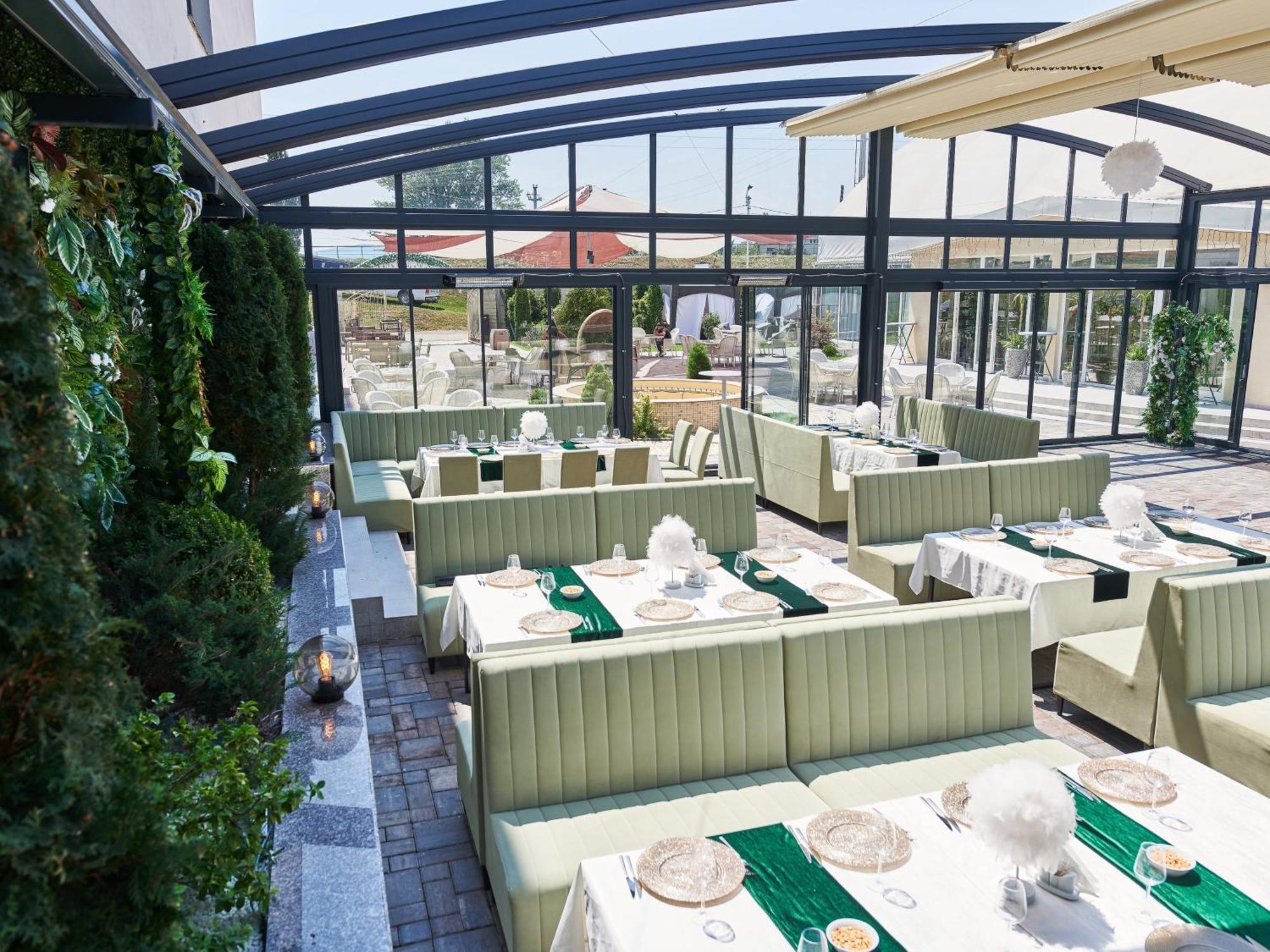 Hotel Emd Bacău Екстериор снимка
