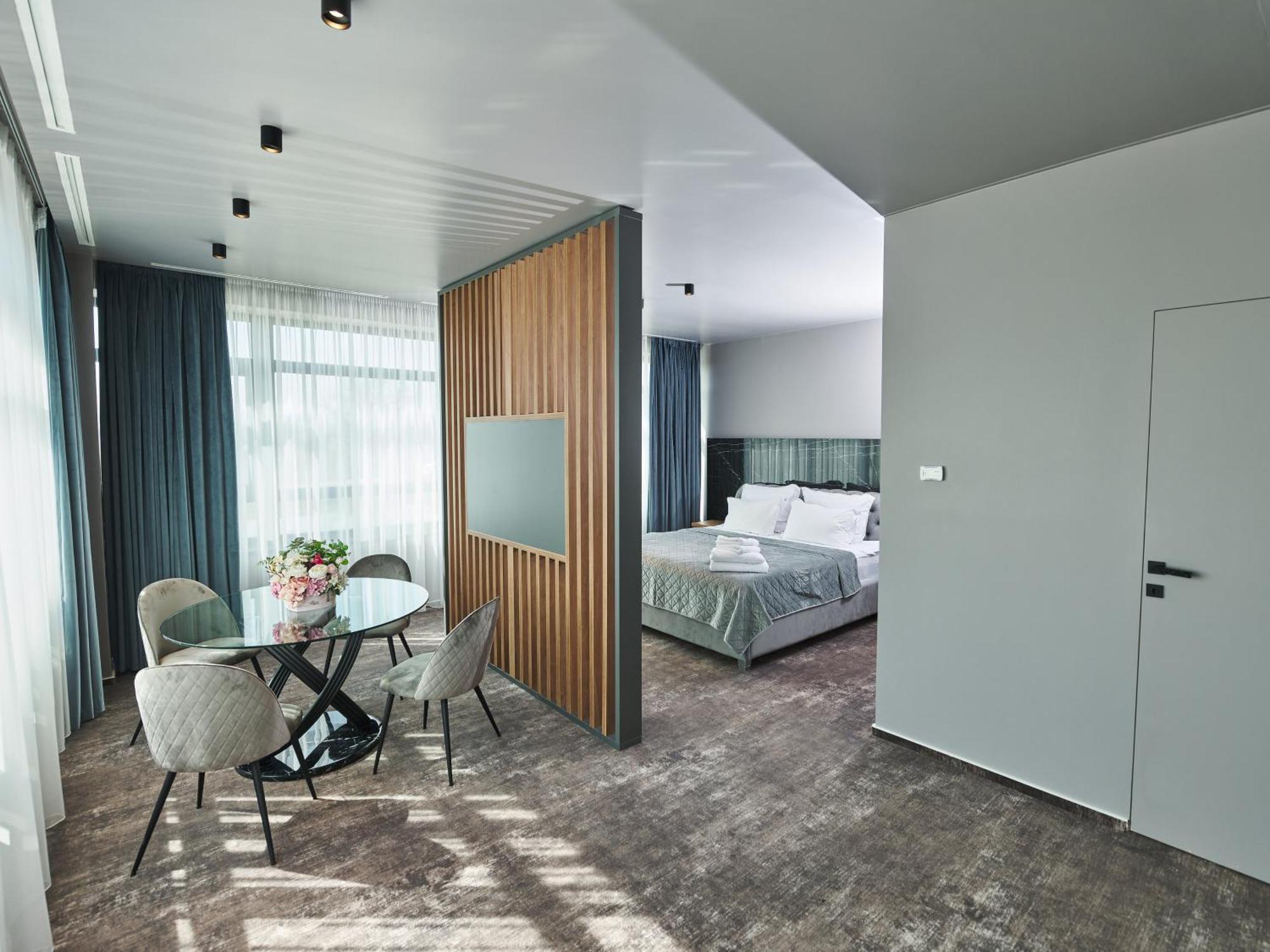 Hotel Emd Bacău Екстериор снимка