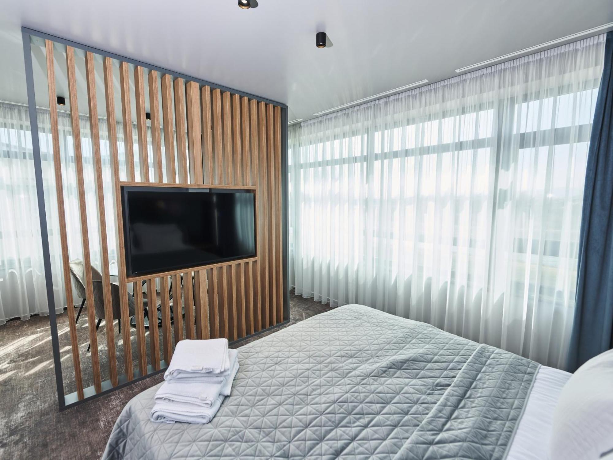 Hotel Emd Bacău Екстериор снимка