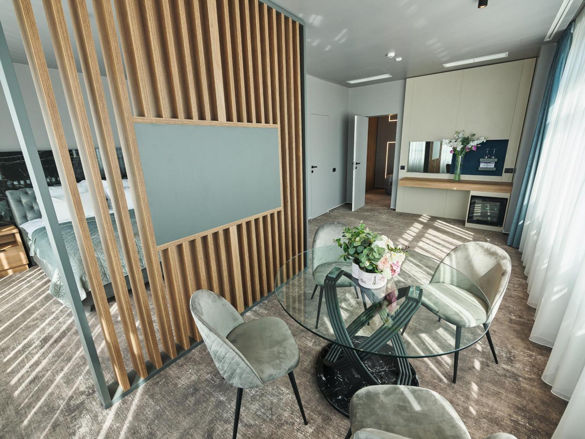 Hotel Emd Bacău Екстериор снимка