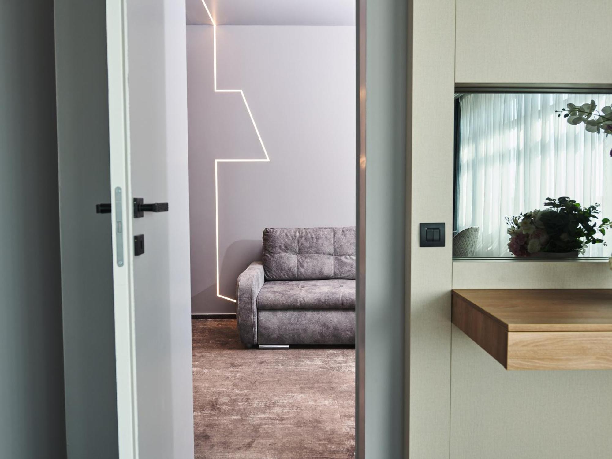 Hotel Emd Bacău Екстериор снимка