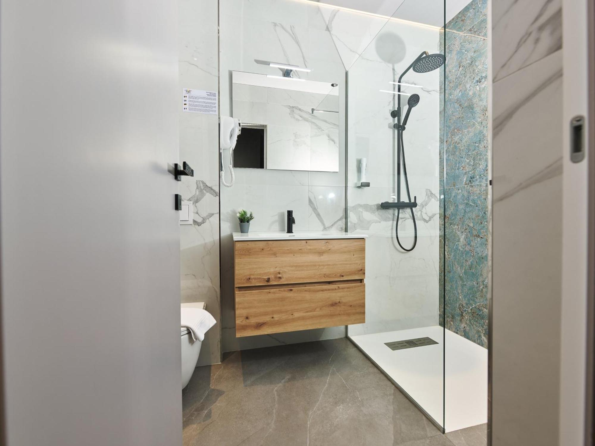 Hotel Emd Bacău Екстериор снимка