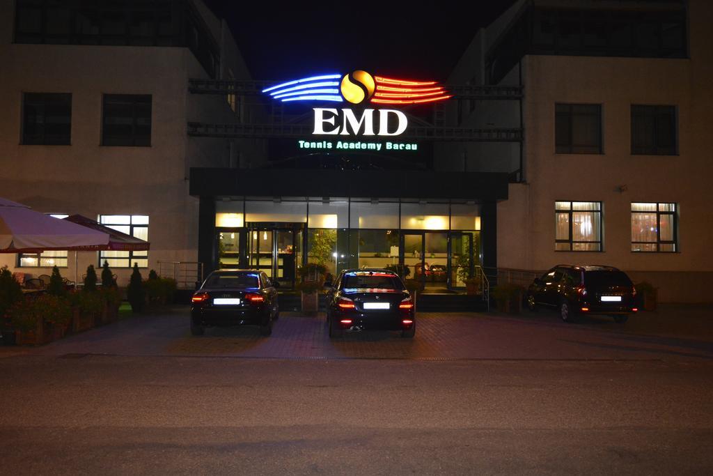 Hotel Emd Bacău Екстериор снимка