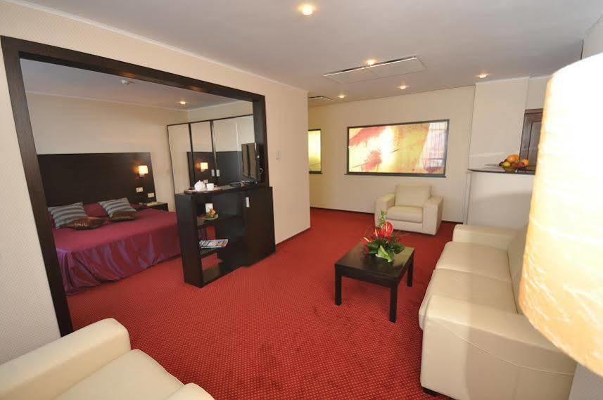 Hotel Emd Bacău Екстериор снимка